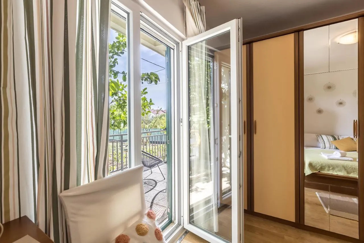 Apartment Citrus Accommodation Kastela Croatia