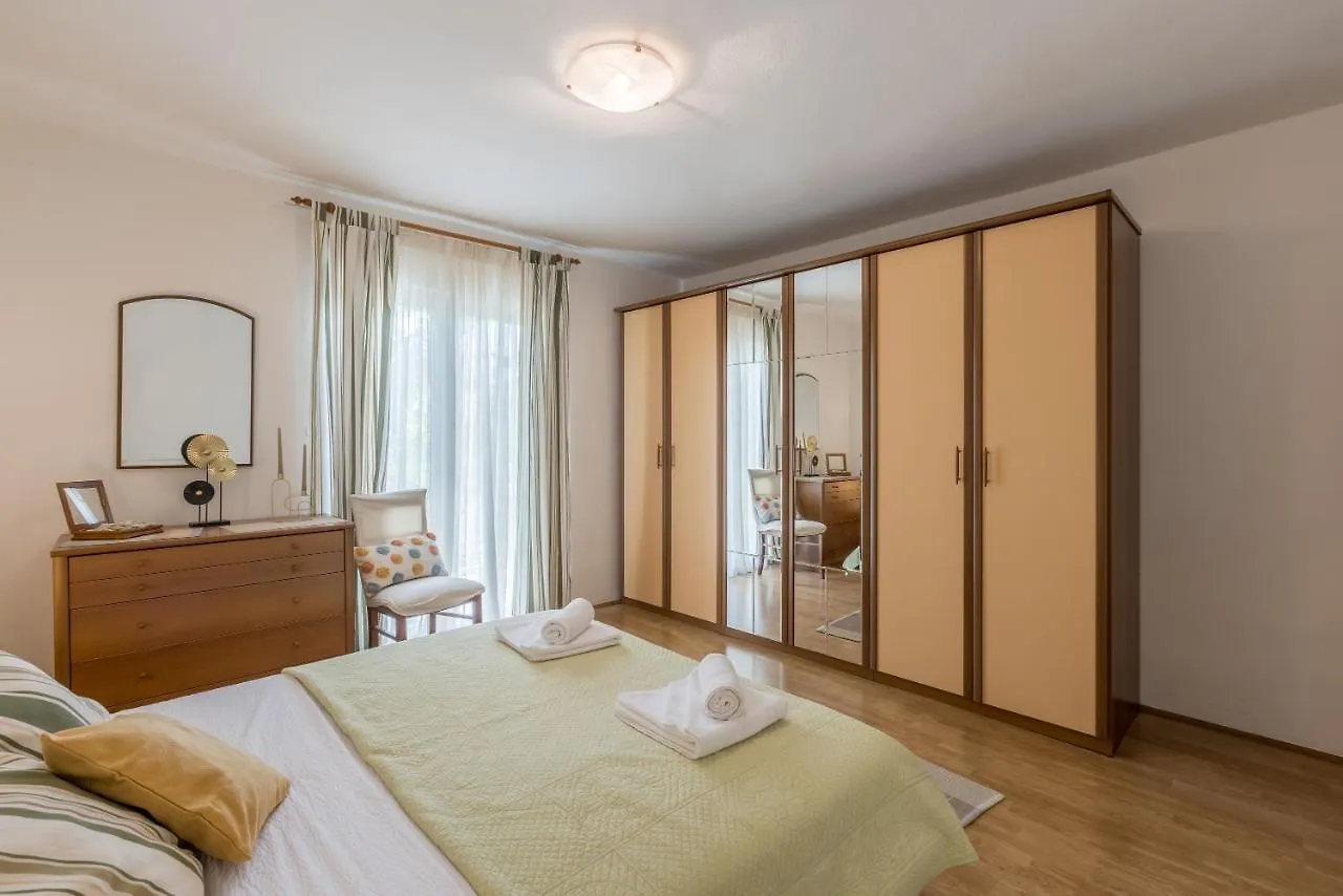 Citrus Accommodation Kastela