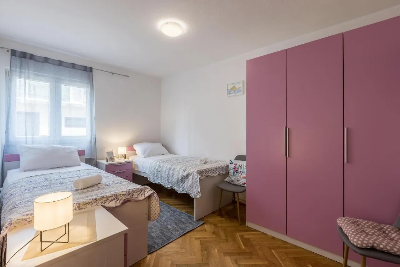 Apartment Citrus Accommodation Kastela