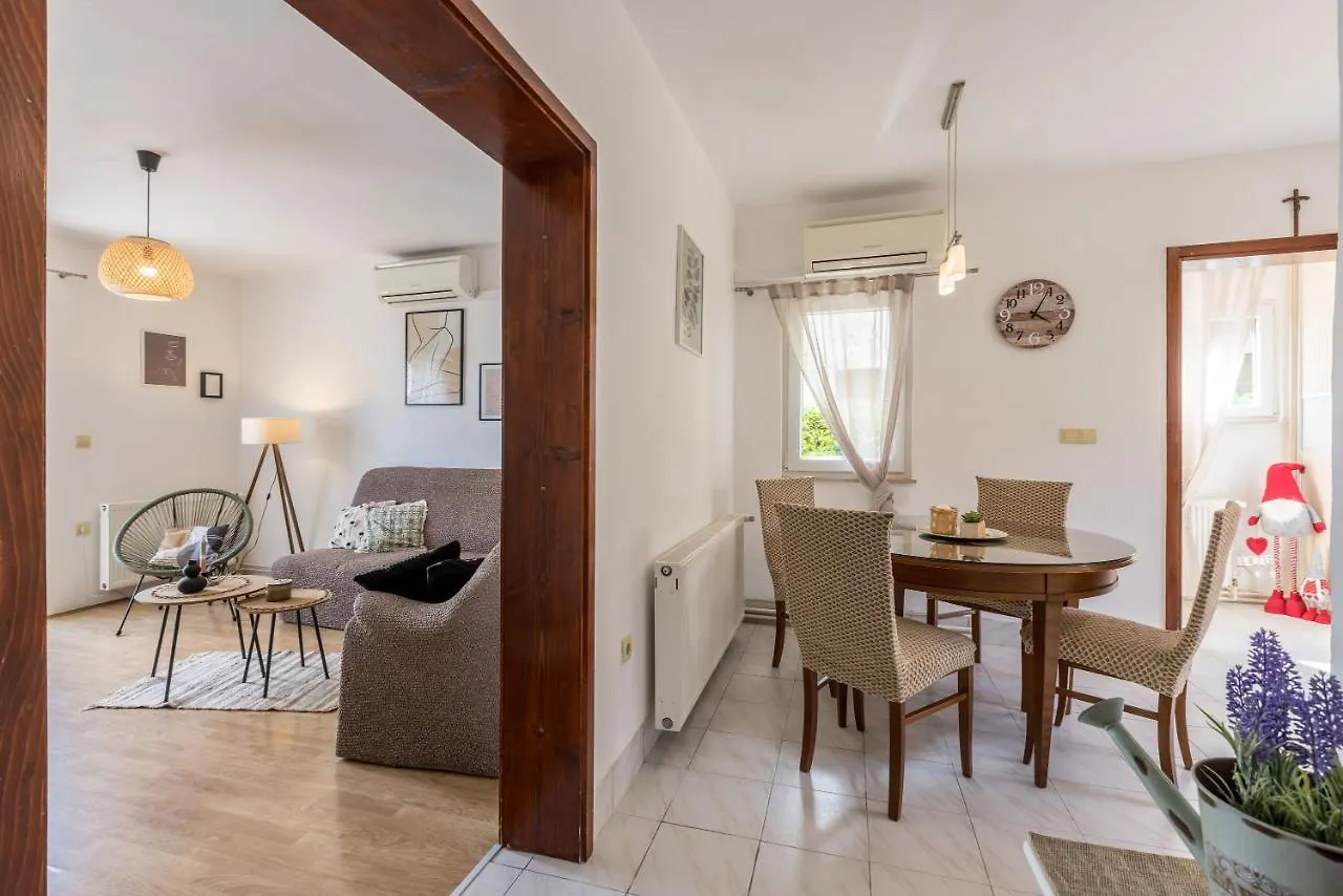 Citrus Accommodation Kastela 0*,  Croatia