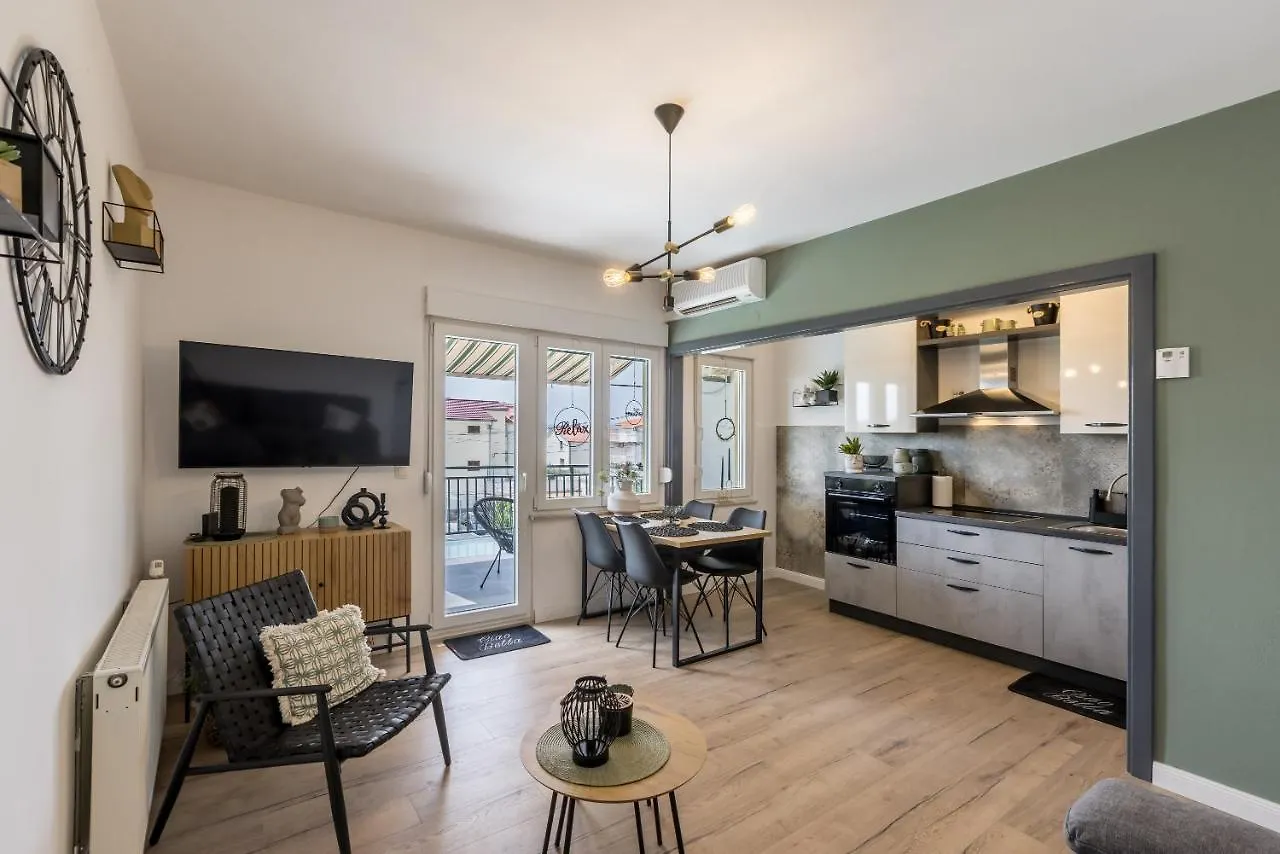Apartment Citrus Accommodation Kastela